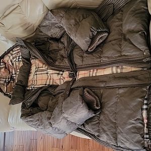 Authentic Burberry down womens jacket size M. Color metallic brown outside.